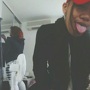 Meet your Posher, Loleka